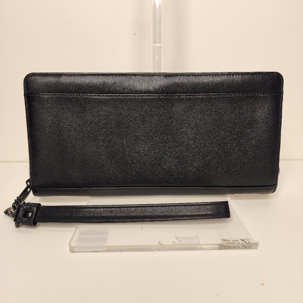 TUMI  Passport Wristlet Wallet Organizer